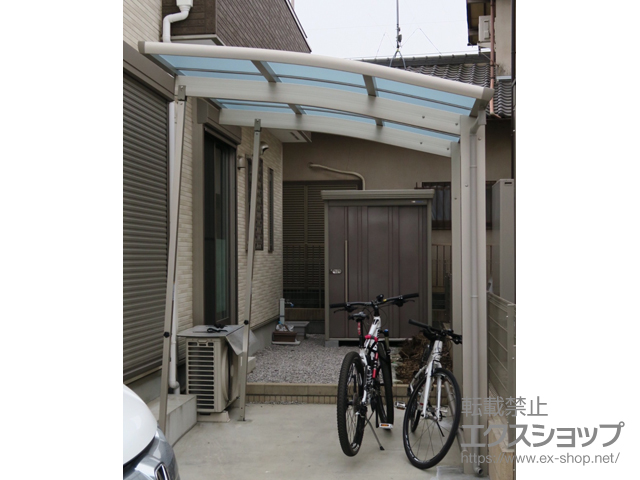 埼玉県新座市ののサイクルポート・駐輪場 レイナポートグランミニZ 積雪〜20cm対応＋着脱式サポート 2本入り×1セット＋車止めバー 1本入り 長さ29用 1セット 施工例