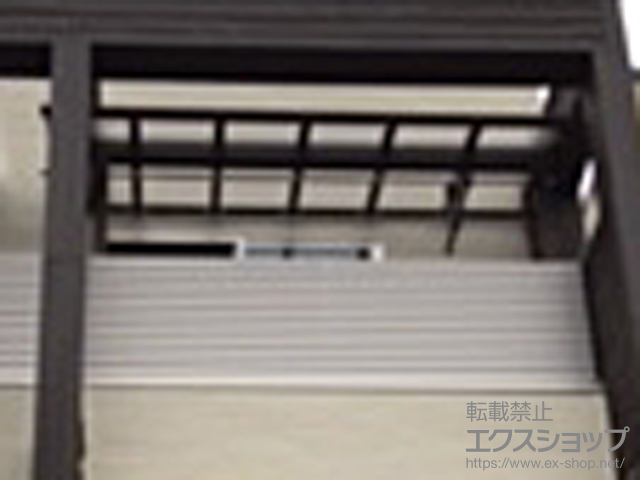 東京都豊島区ののバルコニー・ベランダ屋根 ヴェクターテラス R型 1500 屋根タイプ 単体 積雪〜50cm対応＋吊り下げ式物干し 標準 2本入り×1セット 施工例