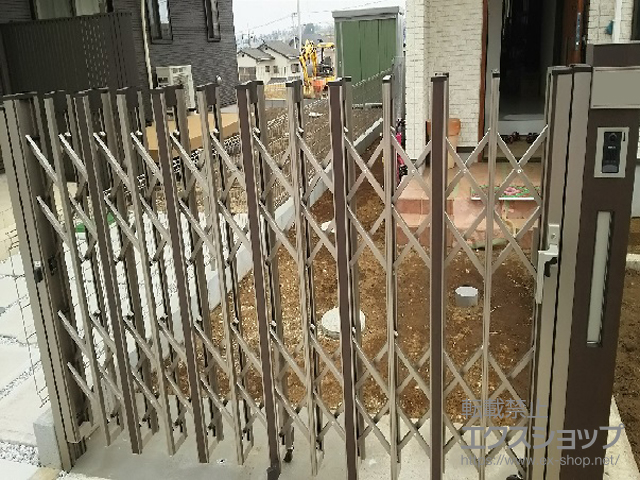 東京都町田市ののカーゲート アルシャインII HW型Cタイプ ノンレール 片開き 270S 施工例