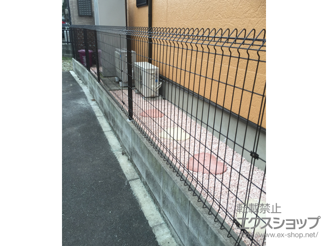 熊本県熊本市ののフェンス・柵 メッシュフェンスG10-R フリー支柱タイプ 施工例