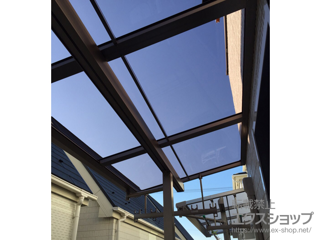 東京都江戸川区ののバルコニー・ベランダ屋根 スピーネ F型 屋根タイプ 単体 積雪〜20cm対応＋吊り下げ物干しBセット 施工例