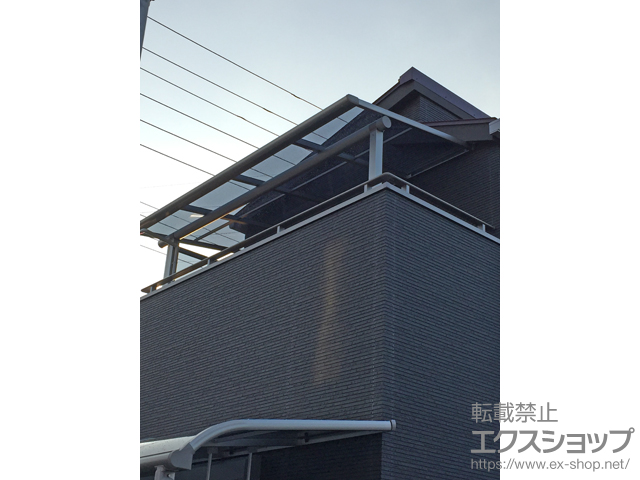 兵庫県明石市ののバルコニー・ベランダ屋根 ヴェクターテラス F型 屋根タイプ 単体 積雪〜20cm対応＋側面パネル 1段 ＊片側分 施工例