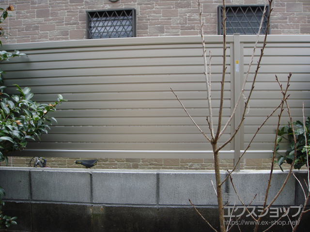 福岡県古賀市ののフェンス・柵 レスティナフェンス7型 間仕切柱施工 施工例