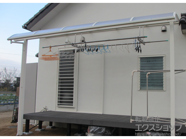 香川県高松市ののテラス屋根 ヴェクターテラス R型 テラスタイプ 単体 積雪〜20cm対応＋吊り下げ式物干し 標準 2本入り×1セット 施工例