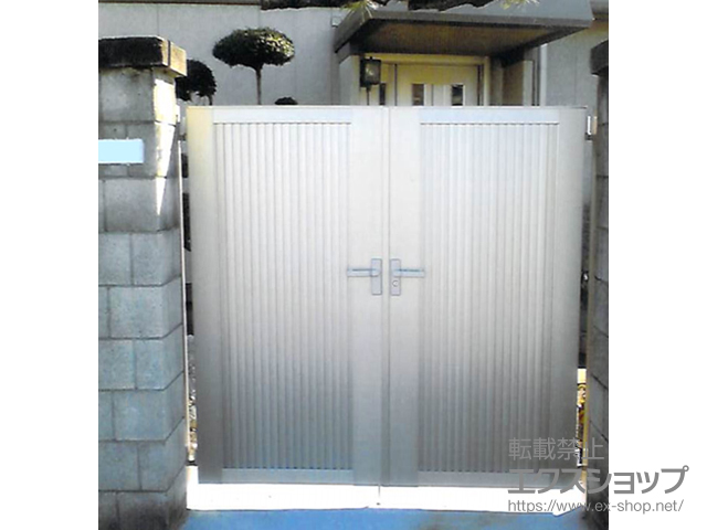 埼玉県さいたま市のの門扉 ライシス門扉 6型 たて目隠し 両開き 柱使用 施工例