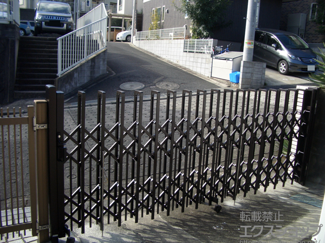 神奈川県川崎市ののカーゲート トリップゲート ペットガード型 ノンレール 片開き 33S 施工例