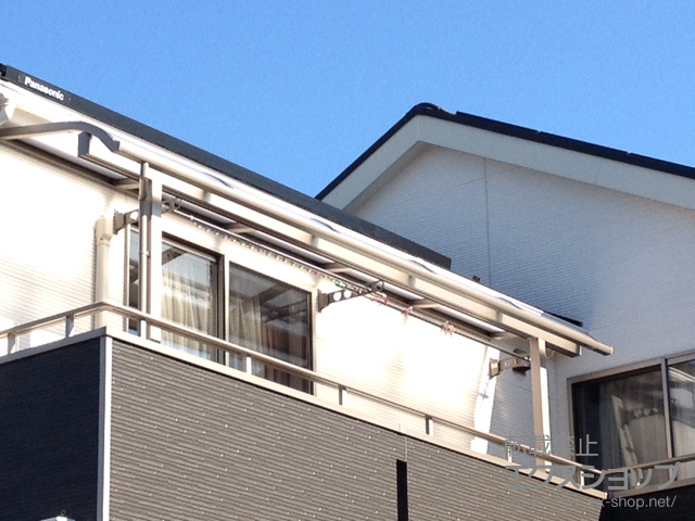 愛知県あま市ののバルコニー・ベランダ屋根 スピーネ R型 屋根タイプ 単体 積雪〜20cm対応＋吊り下げ物干しAセット 2本入×1セット 施工例