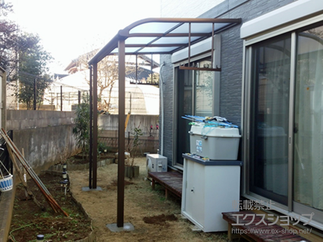 千葉県佐倉市ののテラス屋根 プレシオステラス R型 テラスタイプ 単体 積雪〜20cm対応＋吊り下げ物干し 標準2本入り×1セット 施工例