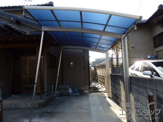 福岡県中間市ののカーポート レイナポートグラン　積雪〜20cm対応＋着脱式サポート 標準・ハイルーフ兼用 2本入り×1セット 施工例