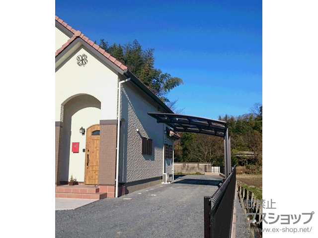 埼玉県加須市ののカーポート レイナポートグラン　積雪〜20cm対応＋着脱式サポート 標準・ハイルーフ兼用 2本入り×1セット 施工例