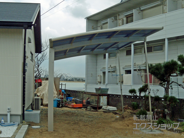 福岡県福岡市ののカーポート レイナポートグラン　積雪〜20cm対応＋着脱式サポート 標準・ハイルーフ兼用 ２本入 施工例