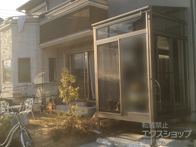 東京都八王子市のLIXIL リクシル（トステム）のテラス囲い・サンルーム ほせるんですII F型 床納まり ランマ有 積雪〜20cm対応 ガラス厚5mm＋ほせるんです用 ステップ 6尺 1段 施工例