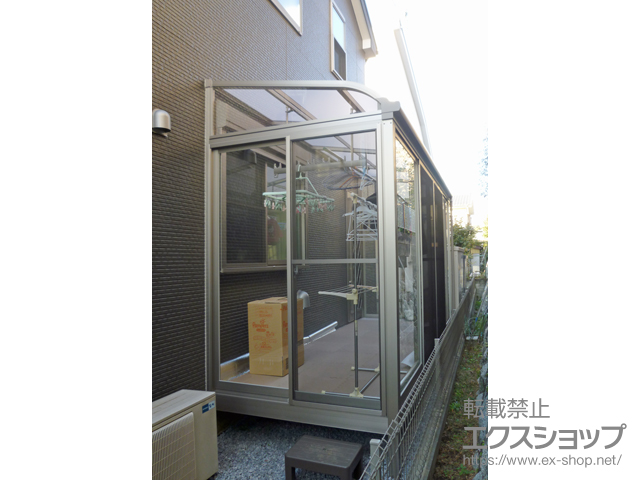 東京都多摩市のLIXIL リクシル（トステム）のテラス囲い・サンルーム サニージュR型 床納まり 積雪~20cm対応 施工例