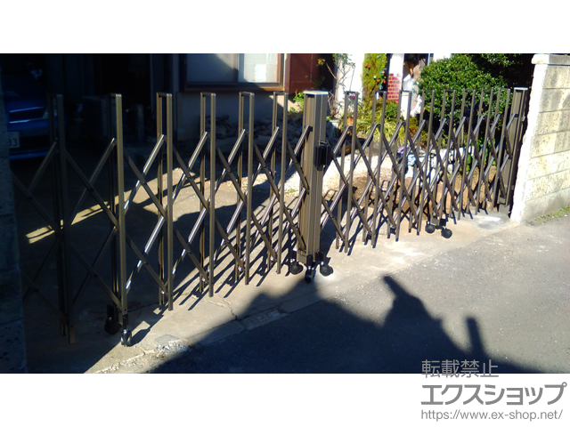 埼玉県さいたま市ののカーゲート トリップゲート RA型 ノンレール 両開き 施工例