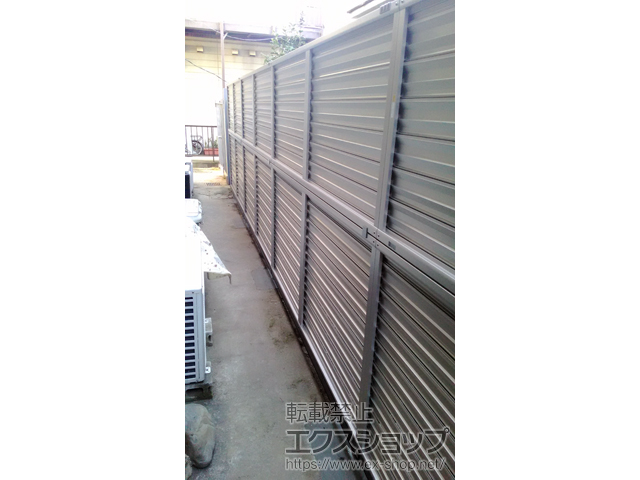 東京都目黒区ののフェンス・柵 ミエーネフェンス 目隠しルーバータイプ 2段支柱＋下すき間隠し 施工例