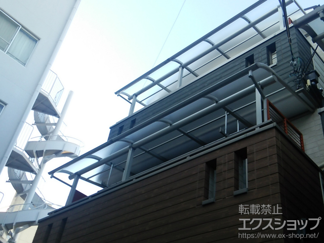 大阪府大阪市ののバルコニー・ベランダ屋根 プレシオステラス R型 屋根タイプ 連棟 積雪〜20cm対応＋吊り下げ式物干し 施工例