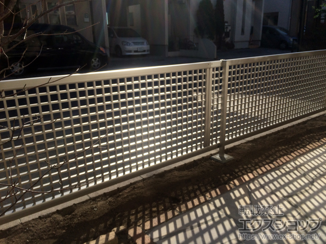埼玉県久喜市ののフェンス・柵 エクスラインフェンス3型 井桁格子 自由柱仕様 施工例