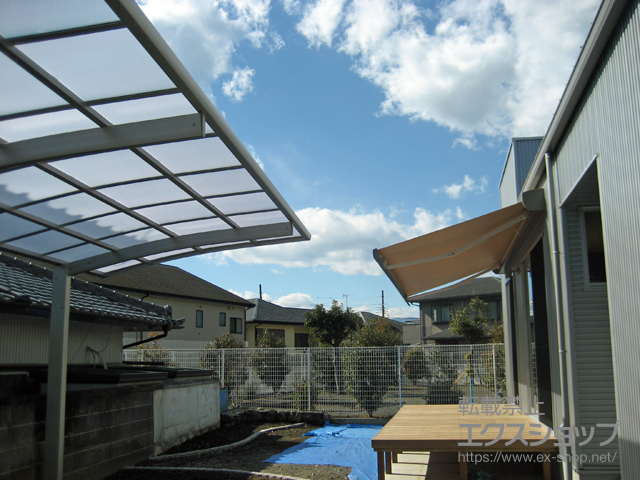 静岡県富士市ののカーポート、オーニング・日よけ レイナポートグラン 縦連棟　積雪〜20cm対応 施工例