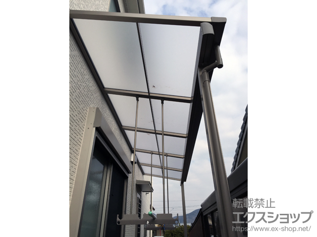 岡山県岡山市ののテラス屋根 スピーネ F型 テラスタイプ 単体 積雪〜20cm対応＋吊下げ物干し Aタイプ 標準 2本入 施工例