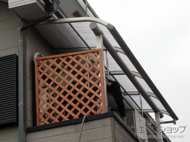 神奈川県座間市ののバルコニー・ベランダ屋根 プレシオステラス R型 屋根タイプ 単体 積雪〜20cm対応＋吊下げ物干し 標準 2本入 施工例