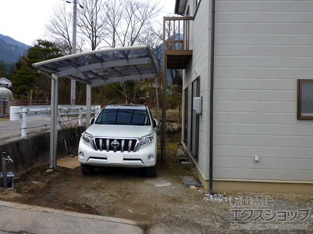 長野県安曇野市ののカーポート レイナポートグラン　積雪〜20cm対応＋着脱式サポート 標準・ハイルーフ兼用 2本入り×1セット 施工例