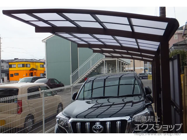 愛知県岡崎市のYKKAPのカーポート レイナポートグラン　積雪～20cm対応＋着脱式サポート 標準・ハイルーフ兼用 2本入り×1セット＋サイドパネル 施工例