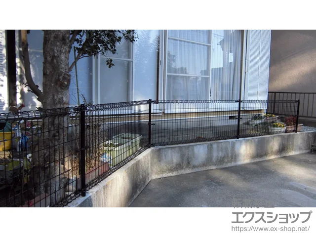 神奈川県高座郡寒川町の積水樹脂(セキスイ)のフェンス・柵・塀 メッシュフェンスM0 間仕切りタイプ 施工例