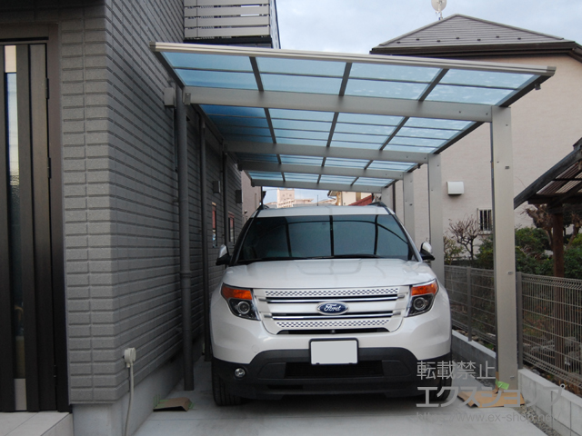 東京都昭島市ののカーポート エフルージュグラン 縦連棟　積雪〜20cm対応＋着脱式サポート 標準・ハイルーフ兼用 2本入り×2セット 施工例