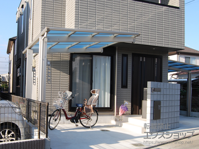 東京都昭島市ののカーポート エフルージュグラン　積雪〜20cm対応＋着脱式サポート 標準・ハイルーフ兼用 2本入り×1セット＋変形敷地対応セット 斜め切詰め用側枠：(￥31,800)×1セット＋水平式物干し カーポート柱用 標準 施工例