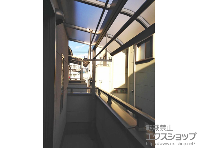 大阪府堺市ののバルコニー・ベランダ屋根 ヴェクターテラス R型 屋根タイプ 単体 積雪〜20cm対応＋吊り下げ式物干し 施工例