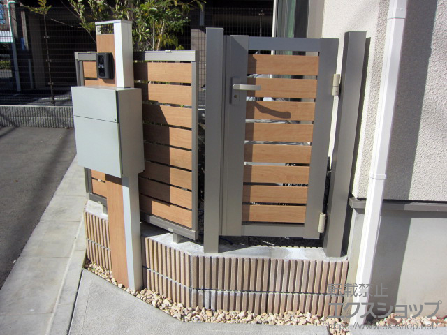 東京都府中市のLIXIL リクシル(新日軽)の門扉 セレビュー門扉RP3型(太横格子) 片開き 門柱式 施工例