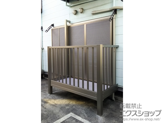 神奈川県大和市のLIXIL リクシル（トステム）のバルコニー ビューステージHスタイル 縦太格子 単体 1階設置式 施工例