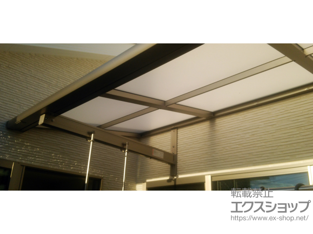 大阪府交野市ののバルコニー・ベランダ屋根 スピーネ F型 ルーフタイプ 単体 積雪〜20cm対応＋吊り下げ物干しＡセット 標準 2本入り×1セット 施工例