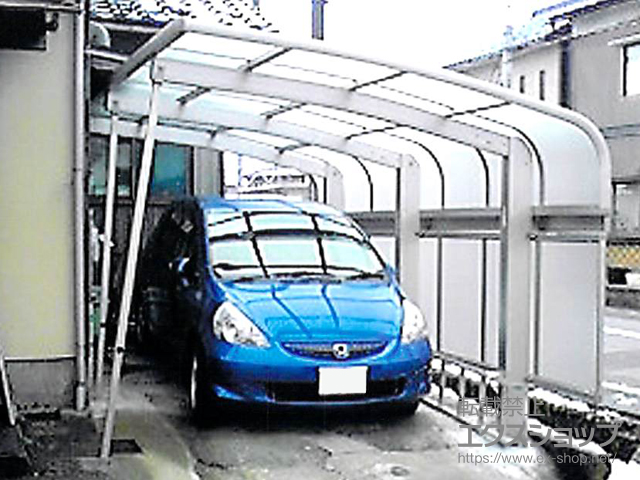 福井県福井市ののカーポート レイナキャップポートグラン50 積雪〜50cm対応＋サイドパネル＋着脱式サポート 標準・ハイルーフ兼用 3本入り×1セット 施工例