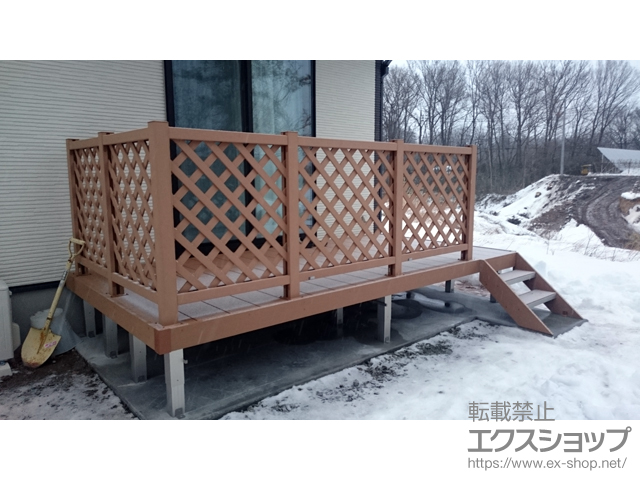 山梨県北杜市ののウッドデッキ マージウッドデッキ＋ステップSタイプ(2段)＋ラティスデッキフェンス 施工例