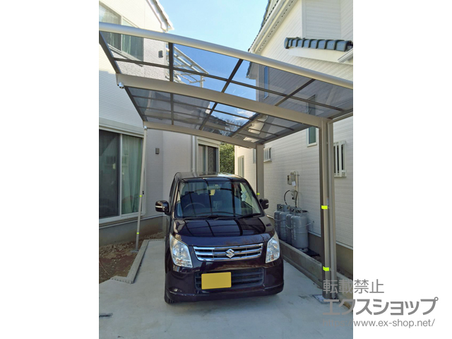 神奈川県伊勢原市ののカーポート ネスカR (ラウンドスタイル) 積雪〜20cm対応＋着脱式サポート 標準柱用 2本入り×1セット＋屋根材ホルダー 施工例