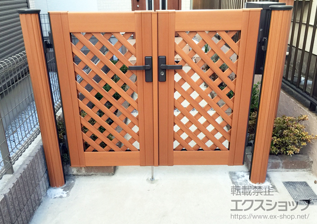 埼玉県新座市のの門扉 ステイウッド門扉2型 両開き　角門柱使用 施工例