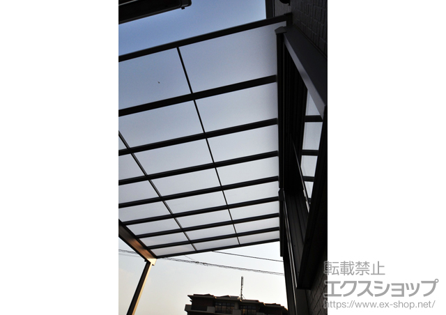 埼玉県上尾市のLIXIL リクシル（トステム）のテラス屋根 ライザーテラスII F型 テラスタイプ 単体 積雪〜20cm対応 施工例