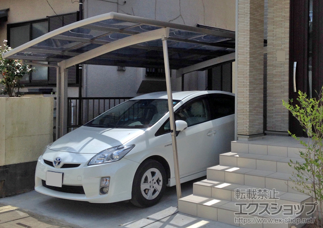 埼玉県熊谷市のLIXIL リクシル（トステム）のカーポート カーブポートシグマIII 積雪〜20cm対応+着脱式サポート ロング柱23用 1本入り×2セット 施工例