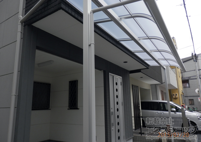 大阪府大阪市のLIXIL リクシル（トステム）のテラス屋根 ライザーテラスII R型 テラスタイプ 単体 積雪〜20cm対応 施工例