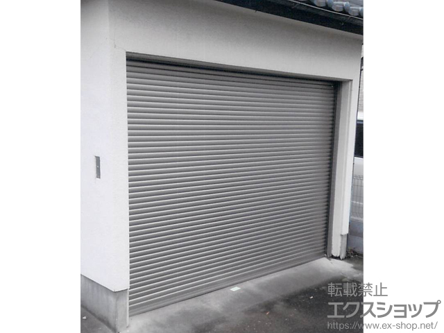 埼玉県久喜市のLIXIL リクシル（トステム）のガレージシャッター ガレージシャッタークワトロ 手動式 内部付タイプ 施工例