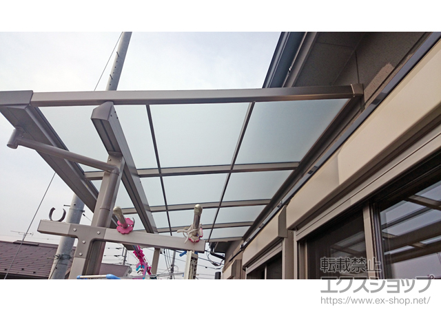 東京都清瀬市のLIXIL リクシル（トステム）のバルコニー・ベランダ屋根 ライザーテラスII F型 屋根タイプ 単体 積雪〜20cm対応 施工例