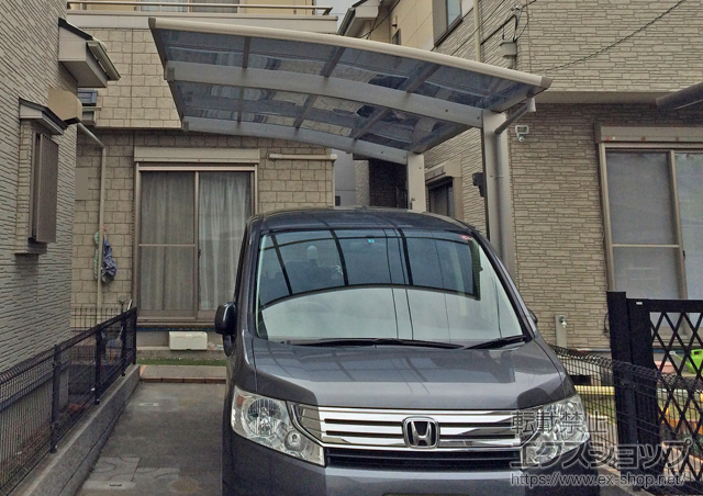 埼玉県桶川市ののカーポート プレシオスポート 積雪〜20cm対応+着脱式補助柱 標準・ハイルーフ兼用 2本入り×1セット 施工例