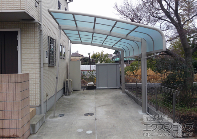 東京都府中市ののカーポート レイナキャップポートグラン　積雪〜20cm対応＋着脱式ｻﾎﾟｰﾄ　標準・ﾊｲﾙｰﾌ兼用（2本入り）＋水平式物干し（ｶｰﾎﾟｰﾄ柱用） 2本入り　標準 施工例