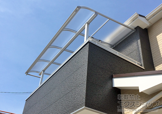 大阪府貝塚市ののバルコニー・ベランダ屋根 ヴェクターテラス R型 屋根タイプ 単体 積雪〜20cm対応+吊り下げ式物干し 施工例
