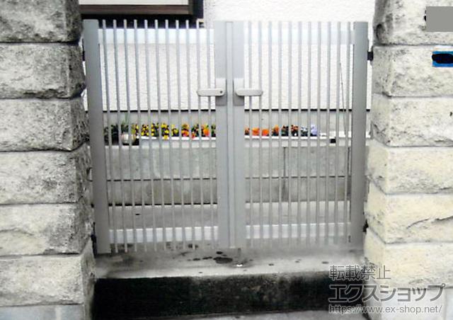 神奈川県藤沢市のの門扉 レスティン門扉 11型 両開き　門柱使用 施工例