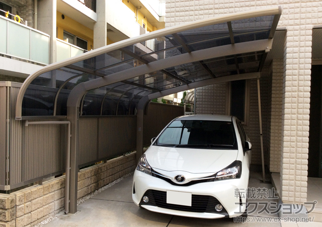 東京都豊島区のLIXIL リクシル（トステム）のカーポート テールポートシグマIII 積雪〜20cm対応＋着脱式サポート 標準 1本入 施工例