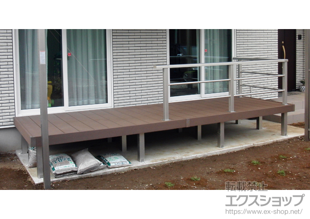 千葉県袖ケ浦市ののウッドデッキ リウッドデッキ 200＋シンプルモダンデッキフェンス 2型（横格子2本タイプ） 施工例