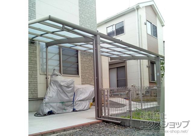 神奈川県高座郡寒川町のLIXIL リクシル（トステム）のカーポート カーブポートシグマIII 耐風圧強度仕様 積雪〜30cm対応 施工例