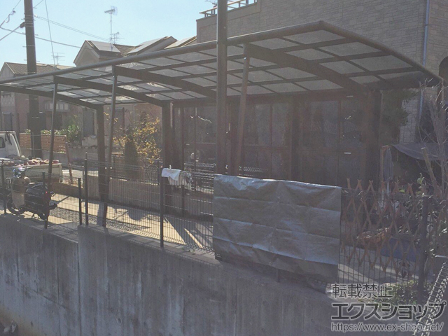 千葉県柏市ののカーポート レイナポートグラン 縦連棟　積雪〜20cm対応＋サイドパネル　2段＋着脱式サポート＋水平式物干し 施工例